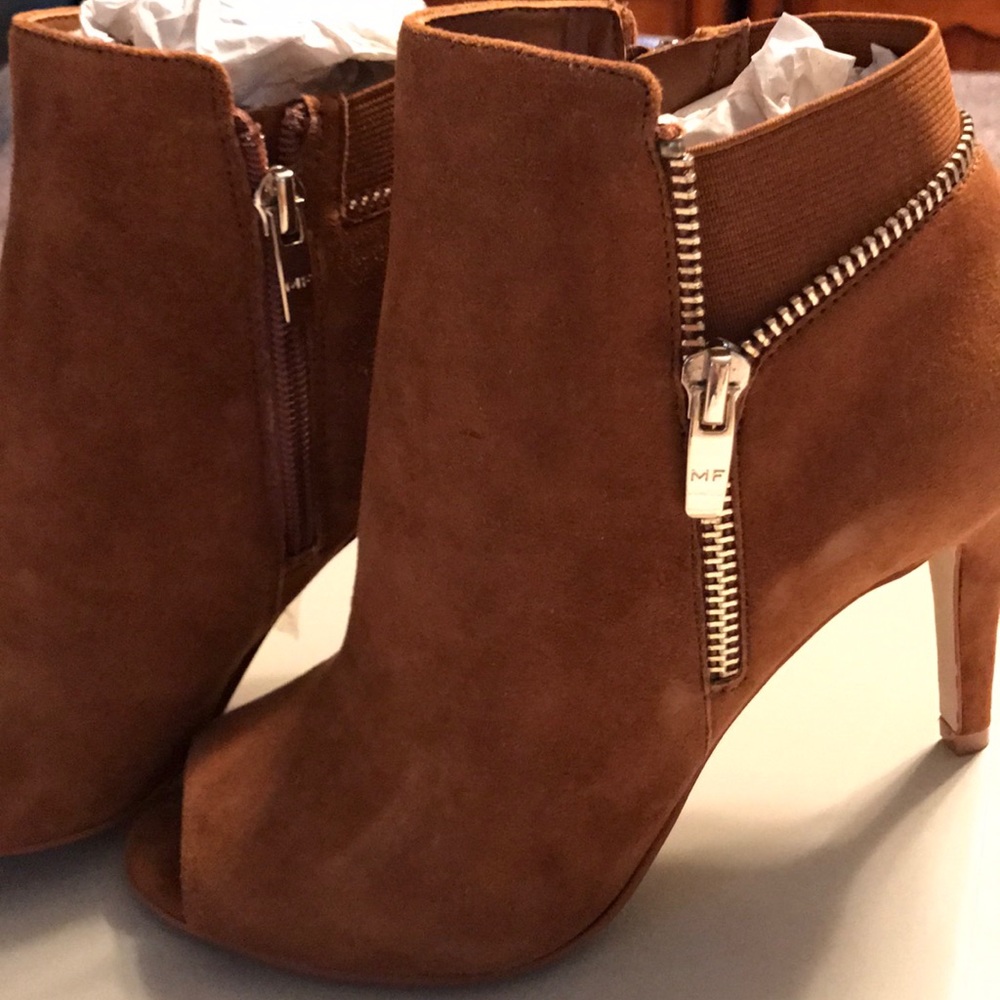 Marc Fisher medium brown suede bootie size 6.5W